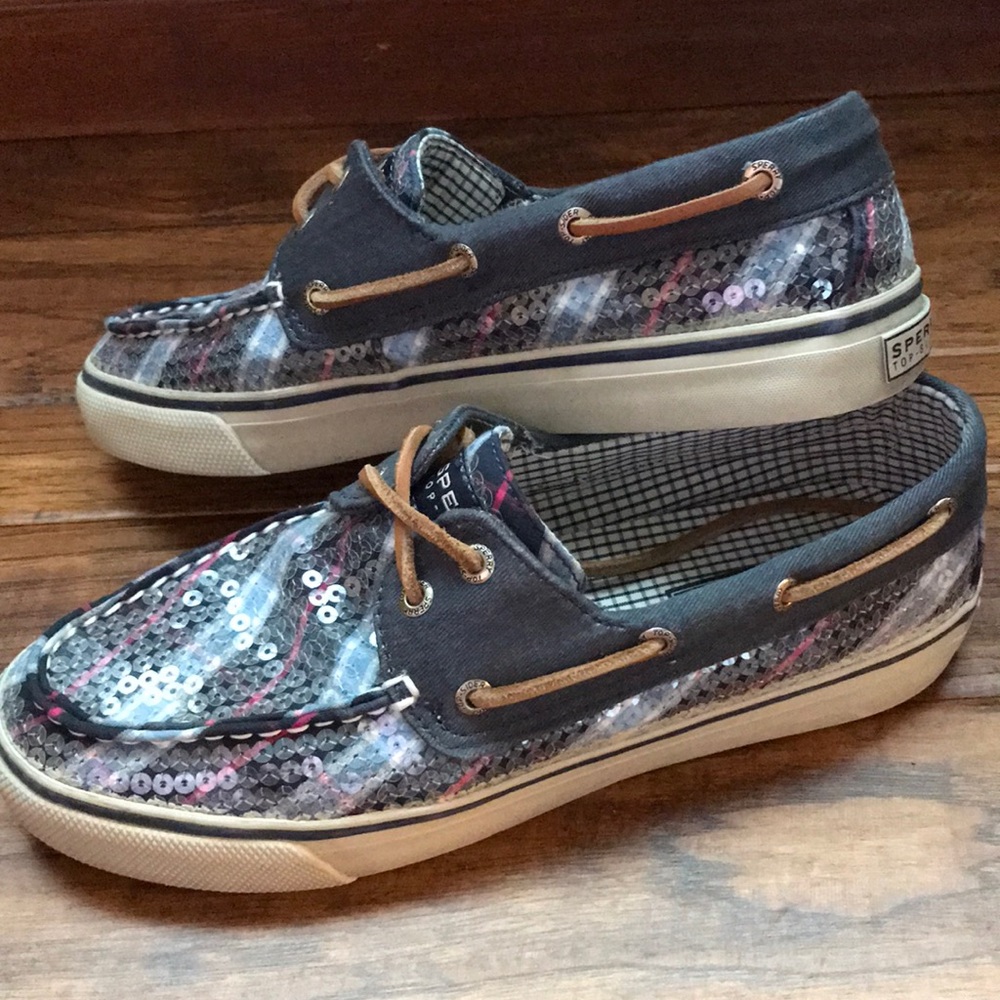 Navy/plaid pattern sperry boat shoes